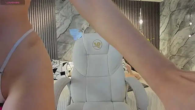 Snapshot of martina_mayers chatting on October 20, 5:35 pm martina mayers online show from October 20, 5:35 pm