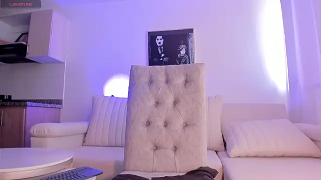 HannahDavis  online show from January 15, 1:41 pm