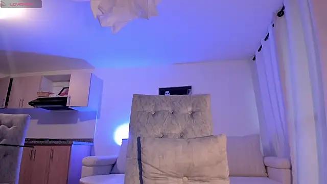 HannahDavis  online show from February 21, 11:10 pm