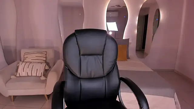 Snapshot of AlessiaCorleone_ chatting on December 21, 6:34 pm AlessiaCorleone online show from December 21, 6:34 pm