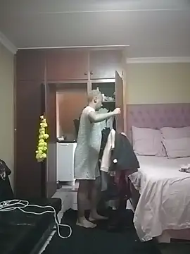 Snapshot of ShooingBunch chatting on March 11, 11:27 am ShooingBunch online show from March 11, 11:27 am