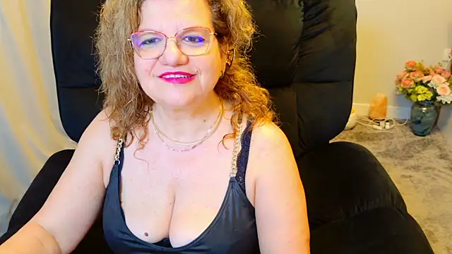 Snapshot of maggiemilff chatting on May 18, 3:35 am maggiemilff online show from May 18, 3:35 am