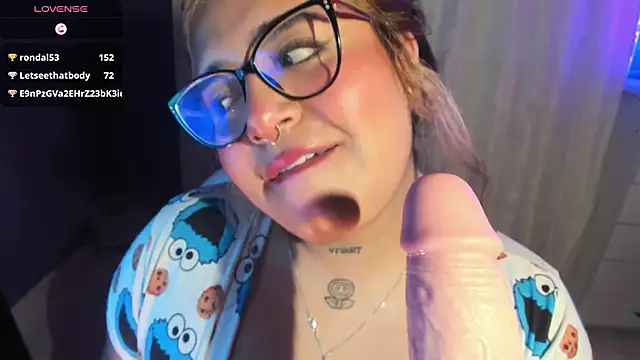 chloe bonnet online show from January 11, 12:33 am