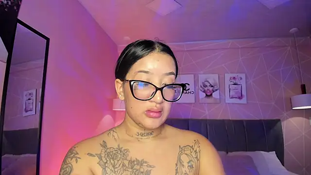 Snapshot of ayshel__ chatting on December 4, 8:17 pm ayshel online show from December 4, 8:17 pm