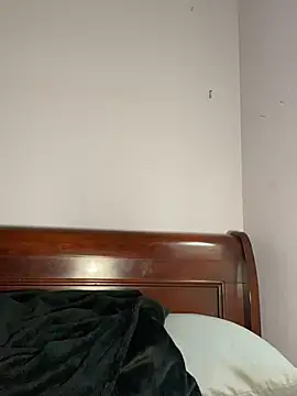 xocrybaby online show from December 9, 6:03 pm