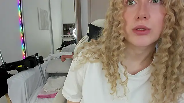 Snapshot of CarolMay chatting on May 15, 7:04 am CarolMay online show from May 15, 7:04 am