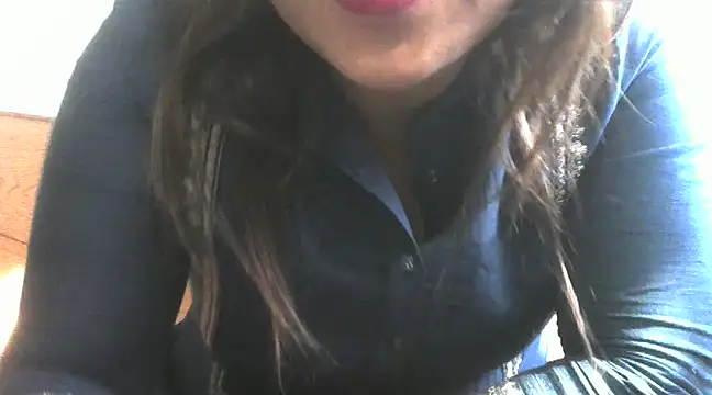 Snapshot of shekira99 chatting on February 9, 3:43 am shekira99 online show from February 9, 3:43 am