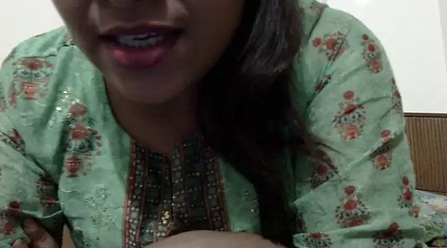 Snapshot of shekira99 chatting on March 18, 2:37 pm shekira99 online show from March 18, 2:37 pm