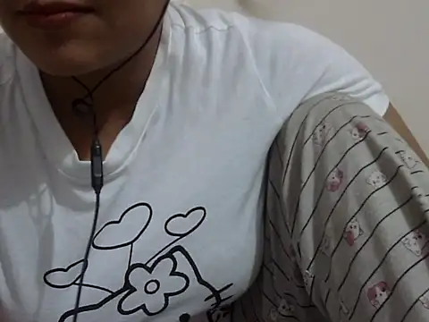 Snapshot of shekira99 chatting on October 27, 7:40 pm shekira99 online show from October 27, 7:40 pm