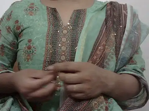 Snapshot of shekira99 chatting on November 12, 3:01 pm shekira99 online show from November 12, 3:01 pm