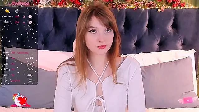 Snapshot of AliceLanley chatting on February 1, 11:32 am AliceLanley online show from February 1, 11:32 am