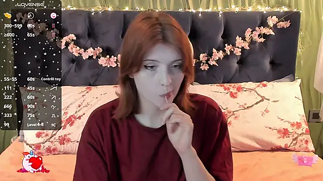 Snapshot of AliceLanley chatting on November 8, 11:21 am AliceLanley online show from November 8, 11:21 am