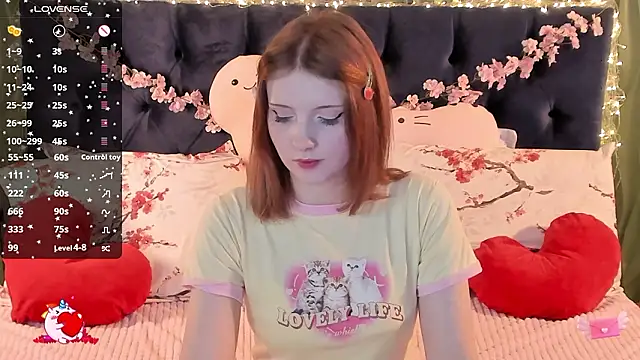 Snapshot of AliceLanley chatting on February 10, 2:10 pm AliceLanley online show from February 10, 2:10 pm