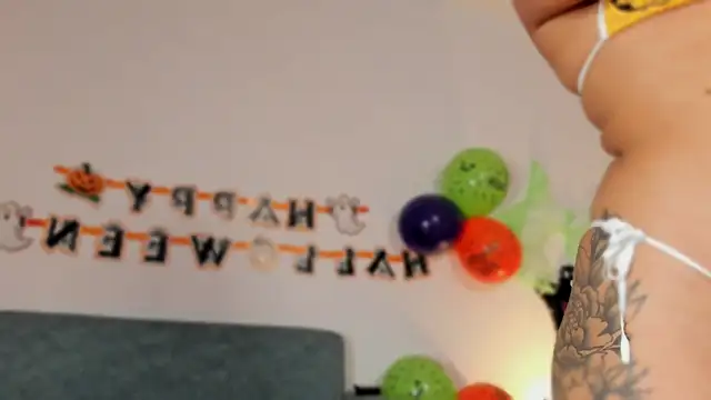 Snapshot of valerycolins chatting on October 22, 7:19 am valerycolins online show from October 22, 7:19 am