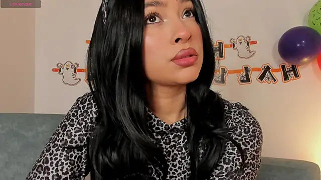 Snapshot of valerycolins chatting on October 27, 4:05 am valerycolins online show from October 27, 4:05 am