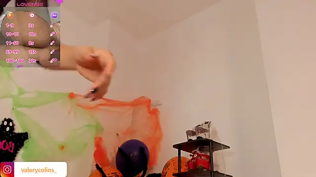 Snapshot of valerycolins chatting on October 28, 3:21 am valerycolins online show from October 28, 3:21 am