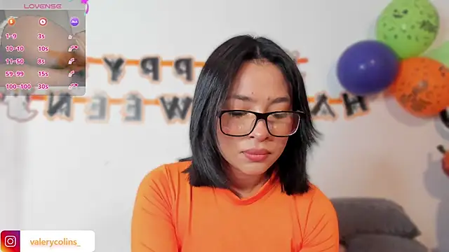 Snapshot of valerycolins chatting on October 31, 6:03 am valerycolins online show from October 31, 6:03 am