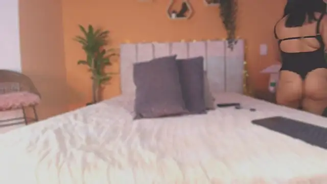 Snapshot of valerycolins chatting on July 11, 2:47 am valerycolins online show from July 11, 2:47 am