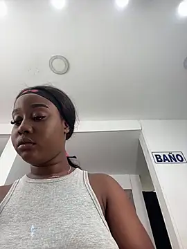 Snapshot of MichaelaCox chatting on May 15, 1:07 pm MichaelaCox online show from May 15, 1:07 pm