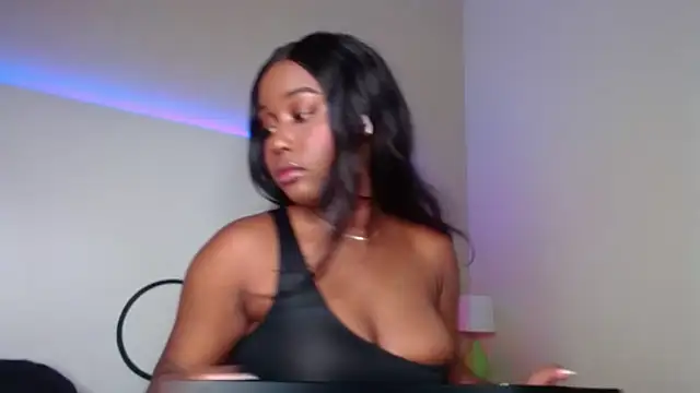 Snapshot of MichaelaCox chatting on May 28, 4:26 pm MichaelaCox online show from May 28, 4:26 pm