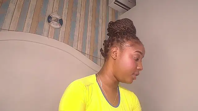 Snapshot of MichaelaCox chatting on June 27, 1:17 pm MichaelaCox online show from June 27, 1:17 pm