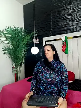 Snapshot of lucia_vonne_ chatting on December 23, 1:45 pm lucia vonne online show from December 23, 1:45 pm