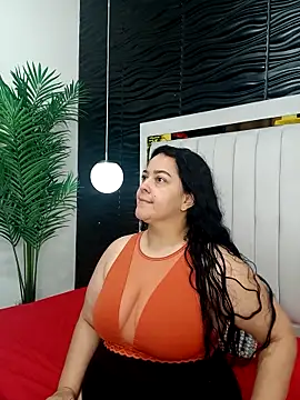 Snapshot of lucia_vonne_ chatting on February 22, 11:57 am lucia vonne online show from February 22, 11:57 am
