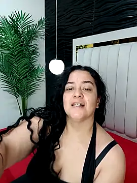 Snapshot of lucia_vonne_ chatting on February 26, 12:25 pm lucia vonne online show from February 26, 12:25 pm