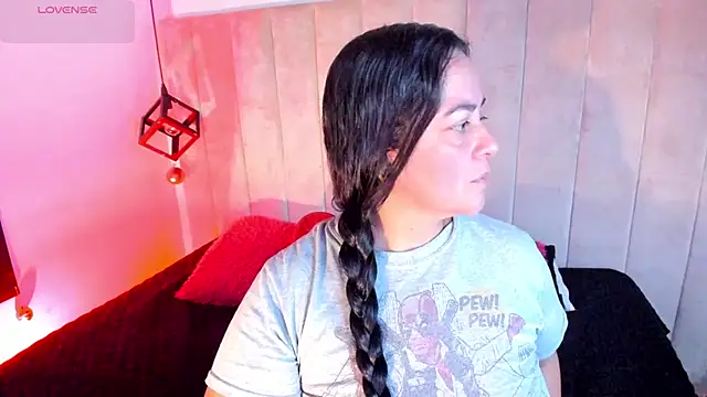 lucia vonne  online show from December 17, 8:15 pm