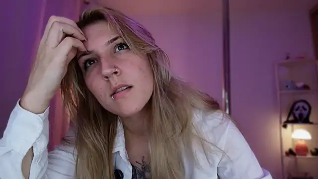 Snapshot of Dakotaa_ chatting on May 9, 1:44 am Dakotaa online show from May 9, 1:44 am