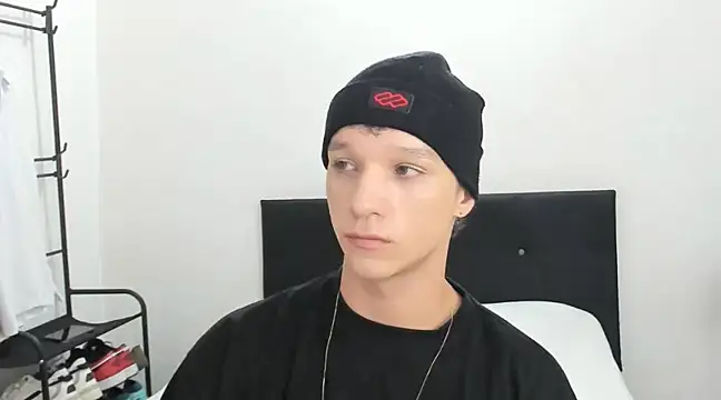 Snapshot of angelcortes chatting on December 27, 11:06 am angelcortes online show from December 27, 11:06 am