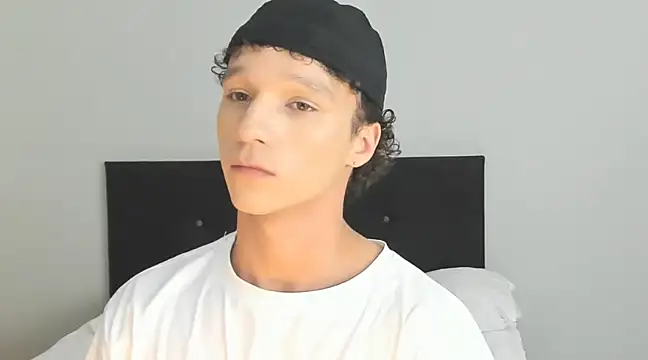 Snapshot of angelcortes chatting on February 23, 5:18 pm angelcortes online show from February 23, 5:18 pm