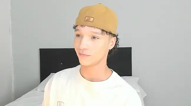 Snapshot of angelcortes chatting on March 5, 6:34 pm angelcortes online show from March 5, 6:34 pm