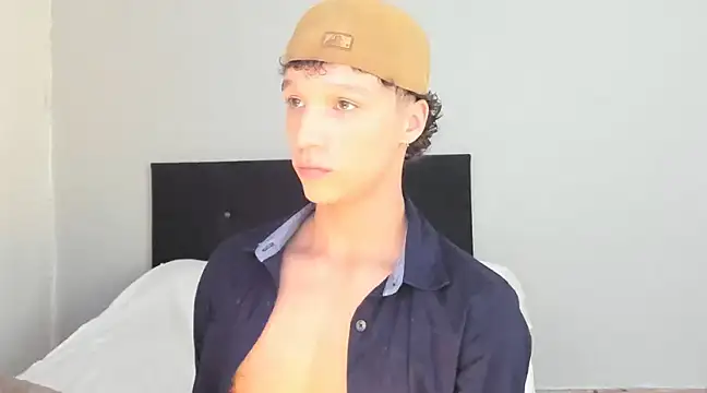 Snapshot of angelcortes chatting on March 11, 1:37 am angelcortes online show from March 11, 1:37 am