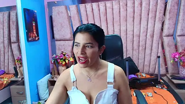 HornySkinny26 online show from November 14, 5:28 am