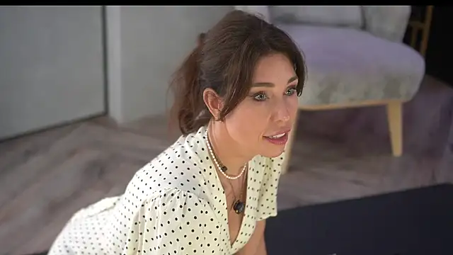 Snapshot of Arte_Adelle chatting on July 16, 8:59 pm Arte Adelle online show from July 16, 8:59 pm