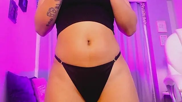 Snapshot of CoralineRicce_ chatting on December 12, 4:59 am CoralineRicce online show from December 12, 4:59 am