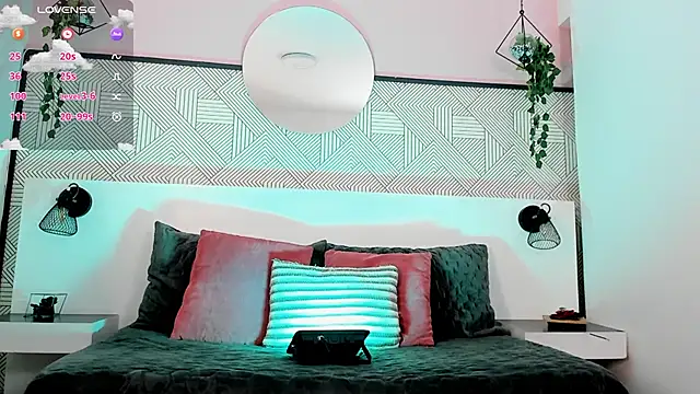 Snapshot of CoralineRicce_ chatting on December 17, 10:43 pm CoralineRicce online show from December 17, 10:43 pm