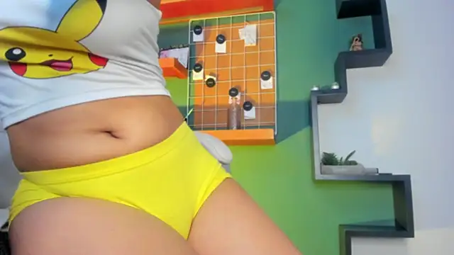 Snapshot of CoralineRicce_ chatting on February 5, 11:06 pm CoralineRicce online show from February 5, 11:06 pm