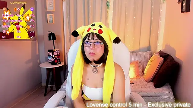 Snapshot of CoralineRicce_ chatting on February 6, 5:14 am CoralineRicce online show from February 6, 5:14 am