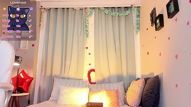 Snapshot of CoralineRicce_ chatting on March 15, 8:48 am CoralineRicce online show from March 15, 8:48 am