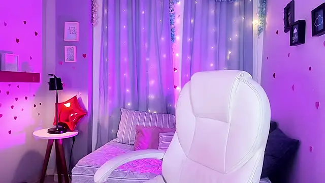 Snapshot of CoralineRicce_ chatting on March 23, 5:32 am CoralineRicce online show from March 23, 5:32 am