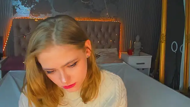 Snapshot of DellaRowe chatting on December 20, 1:22 pm DellaRowe online show from December 20, 1:22 pm