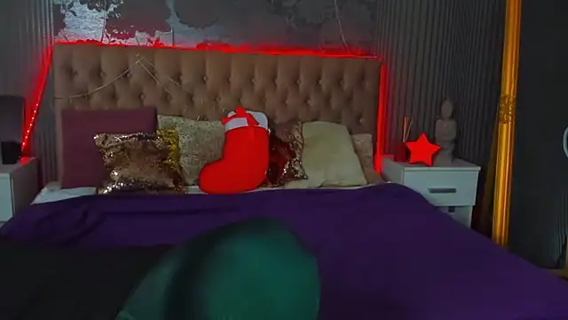 Snapshot of DellaRowe chatting on December 24, 1:28 pm DellaRowe online show from December 24, 1:28 pm
