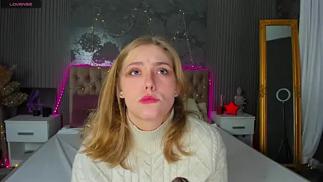 Snapshot of DellaRowe chatting on December 27, 1:07 pm DellaRowe online show from December 27, 1:07 pm