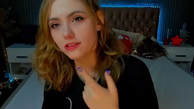 Snapshot of DellaRowe chatting on January 2, 1:08 pm DellaRowe online show from January 2, 1:08 pm