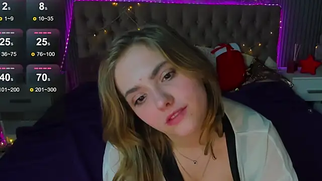 Snapshot of DellaRowe chatting on January 6, 4:23 pm DellaRowe online show from January 6, 4:23 pm