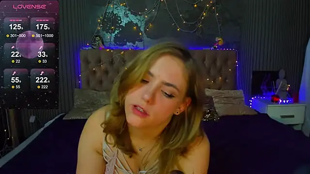 Snapshot of DellaRowe chatting on January 15, 4:21 pm DellaRowe online show from January 15, 4:21 pm