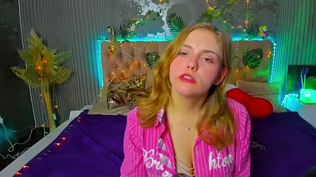 Snapshot of DellaRowe chatting on January 21, 3:21 pm DellaRowe online show from January 21, 3:21 pm
