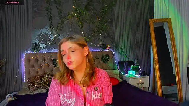 Snapshot of DellaRowe chatting on January 22, 2:03 pm DellaRowe online show from January 22, 2:03 pm